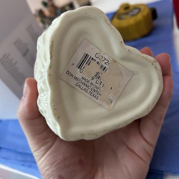 4/$100 Heart-Shaped Ceramic Trinket Box with Rabbit and Flowers - Picture 6 of 8